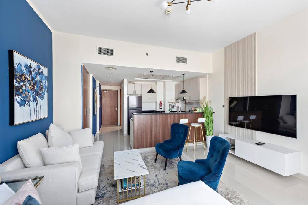 Vibrant With Pool, Gym, Free Parking & Fast Wifi Dubai