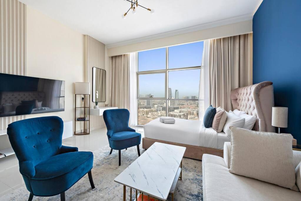 Vibrant With Pool, Gym, Free Parking & Fast Wifi