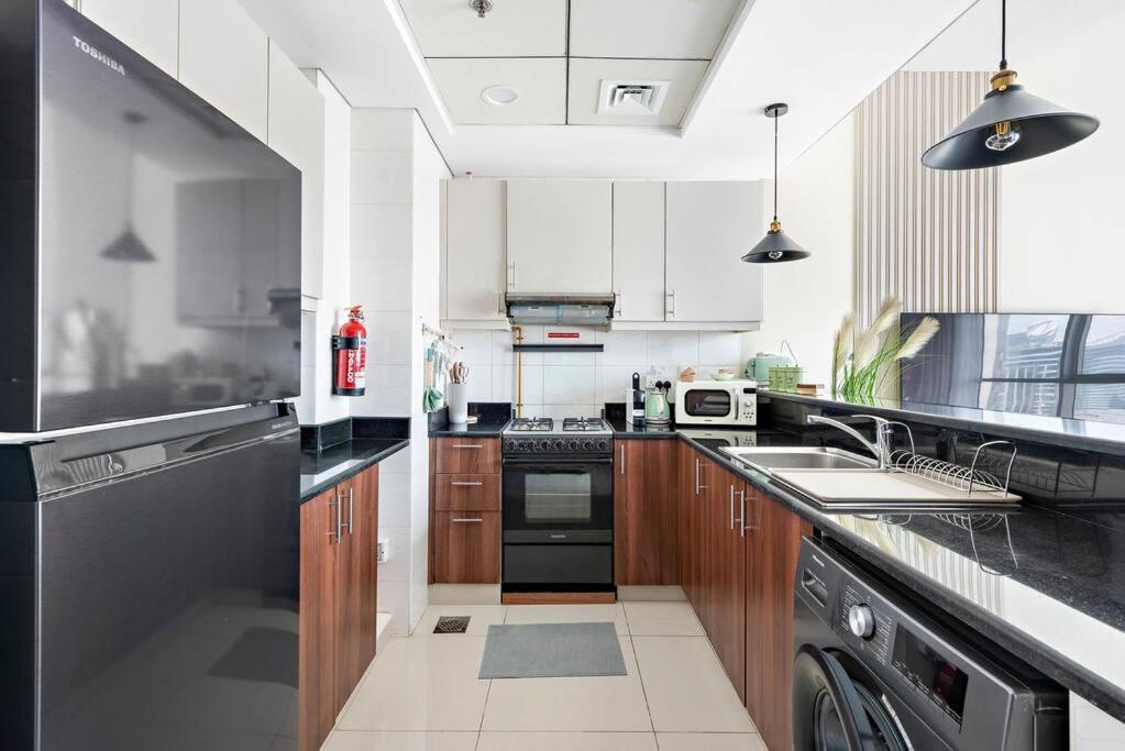 Apartment Vibrant With Pool, Gym, Free Parking & Fast Wifi Dubai
