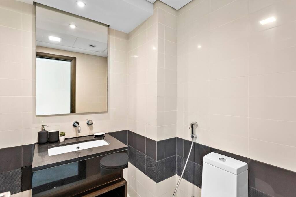 Stonetree - Stylish 1br & Pool With Burj Khalifa Views *