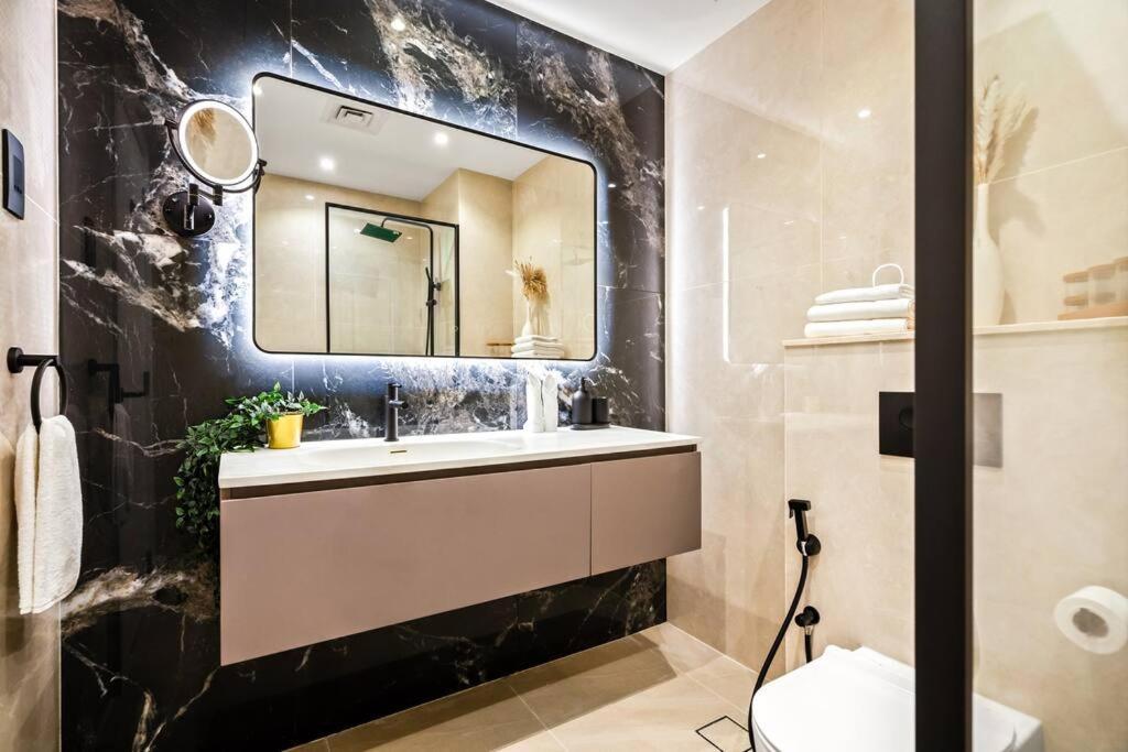Luxury At Discovery Apartment