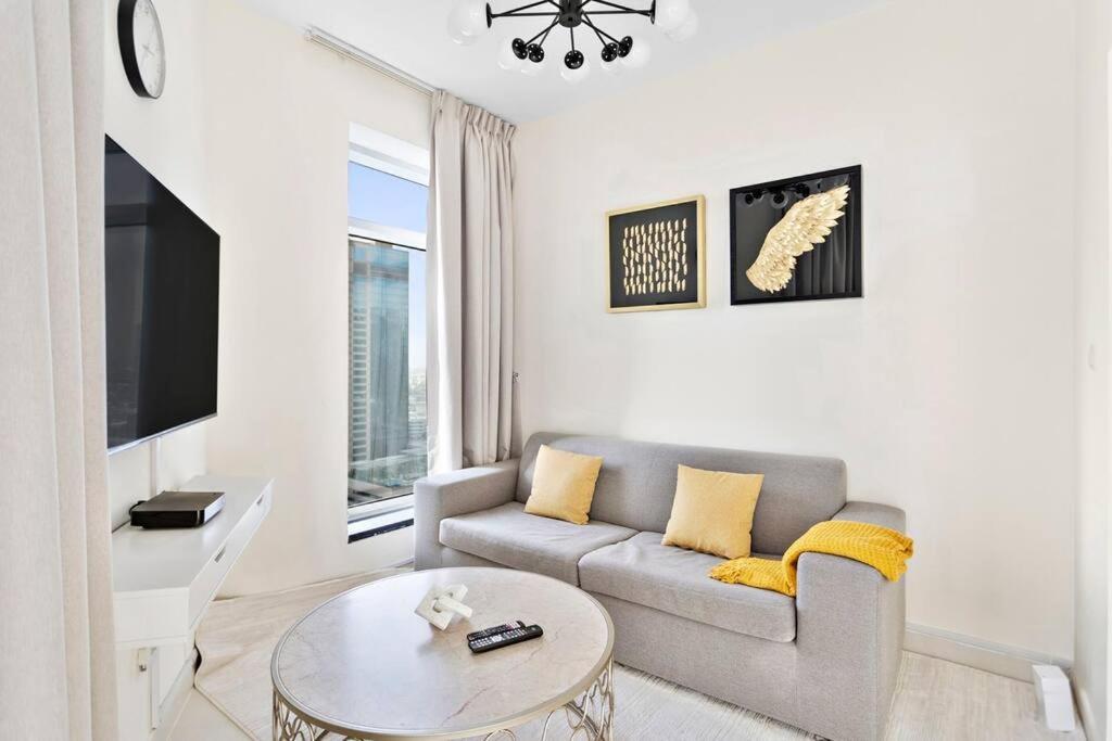 Stonetree - Stylish 1br & Pool With Burj Khalifa Views