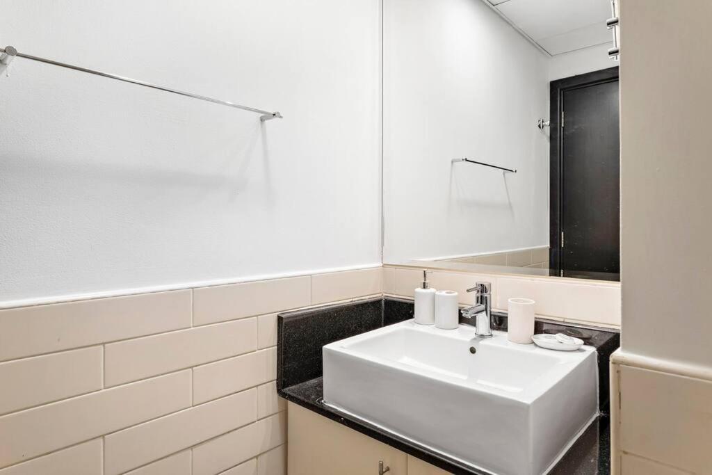 Stonetree - Cozy 1br Near Metro Station * Dubai