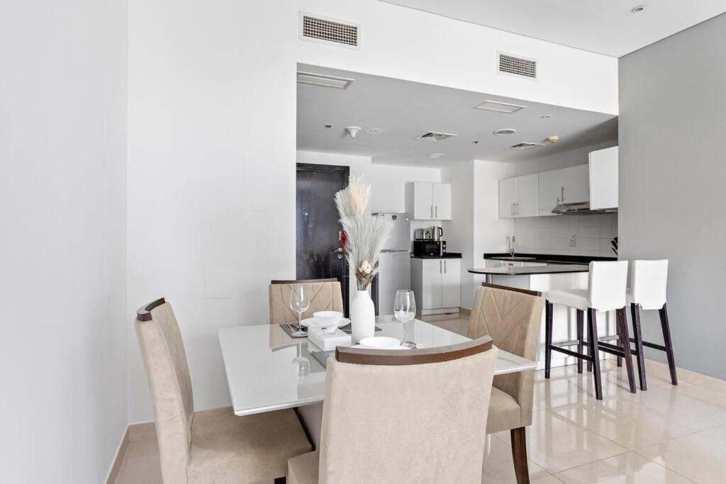 Stonetree - Cozy 1br Near Metro Station Apartment Dubai