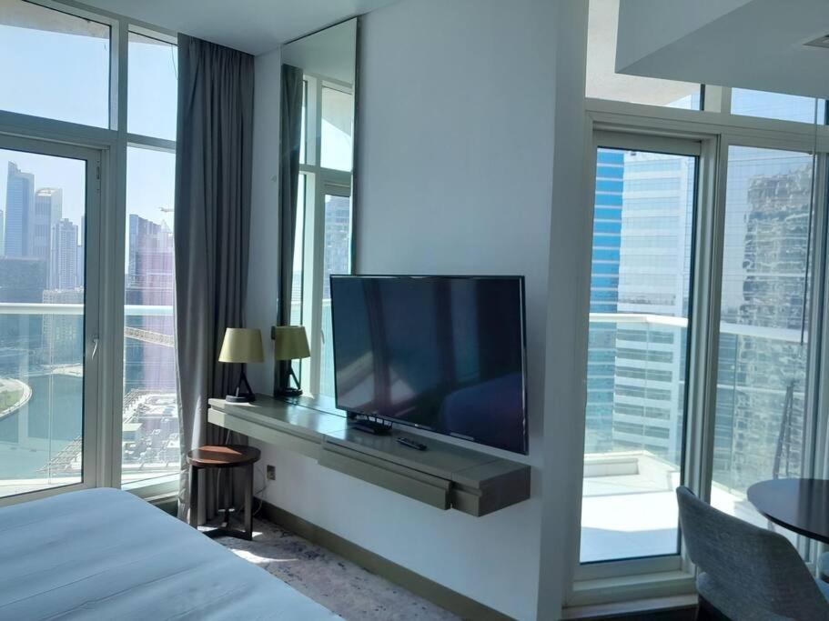 Huge In Downtown Dubai, Six Minutes To Malls *