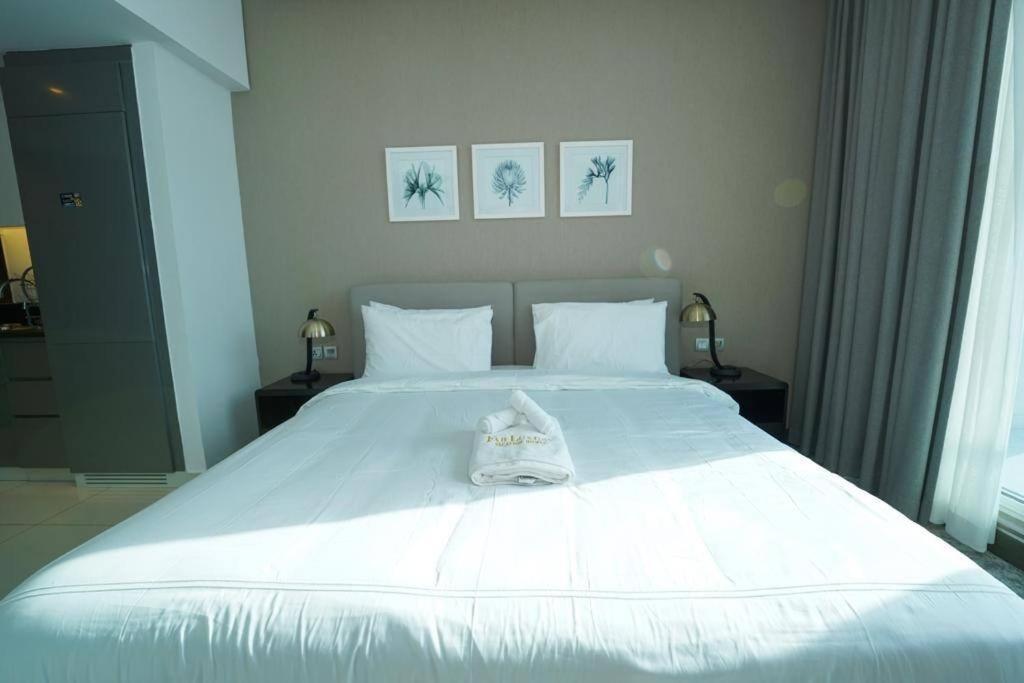 Huge In Downtown Dubai, Six Minutes To Malls Apartment Dubai