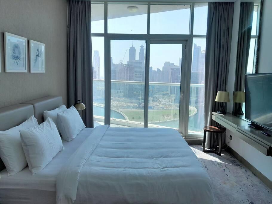 Huge In Downtown Dubai, Six Minutes To Malls *