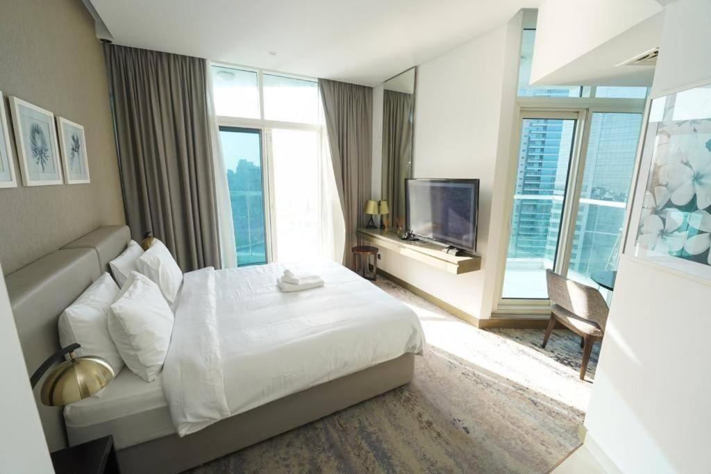 Apartment Huge In Downtown Dubai, Six Minutes To Malls Dubai