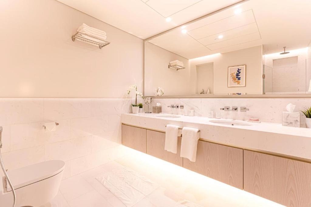 Your New Heaven Sea View 1br With St Regis Amenities Apartment Dubai