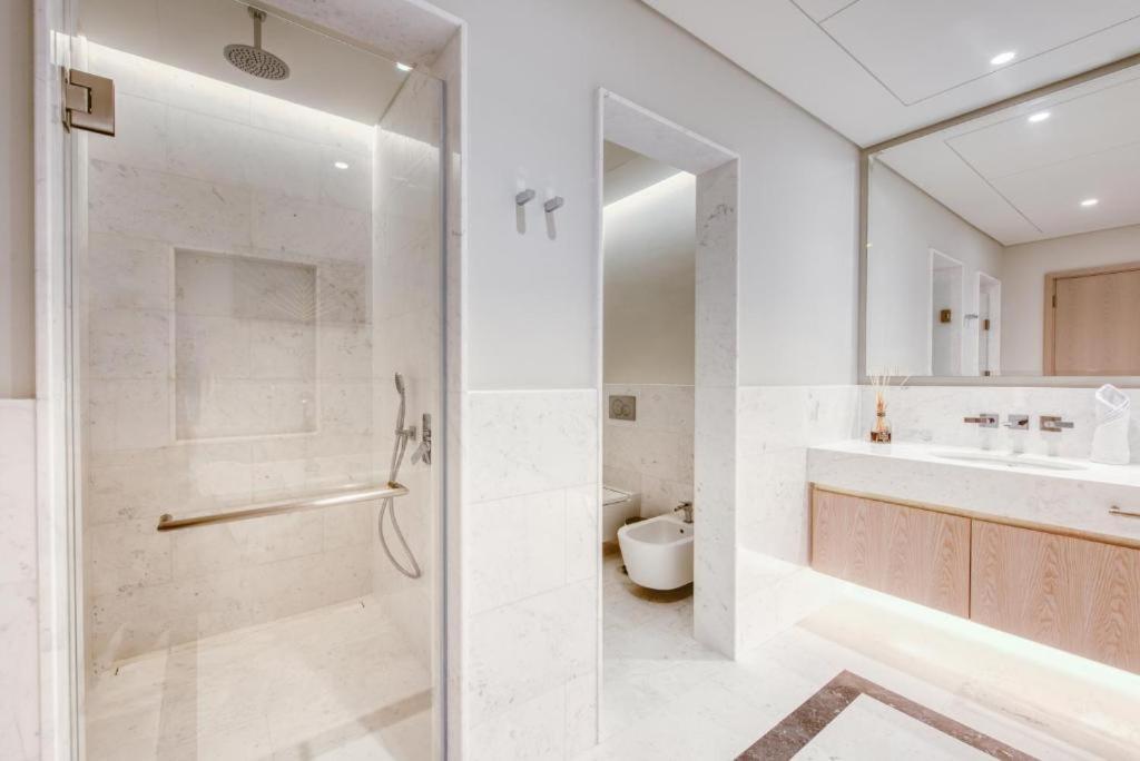 Your New Heaven Sea View 1br With St Regis Amenities *