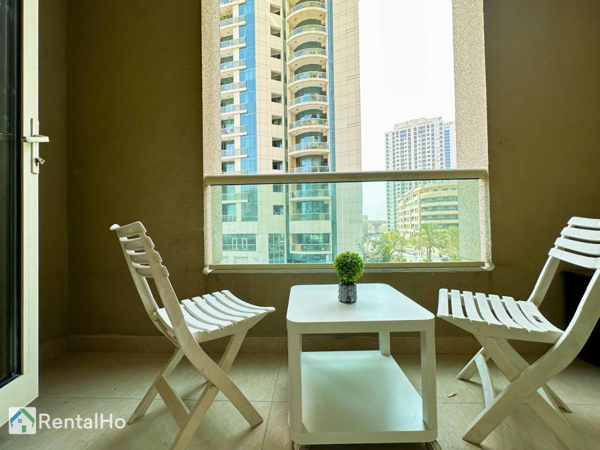 Apartment Quiet With Balcony And Roof Pool In Marina Dubai