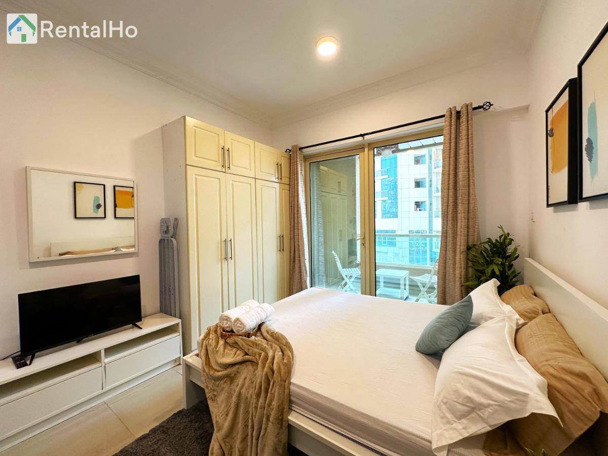 Quiet With Balcony And Roof Pool In Marina *