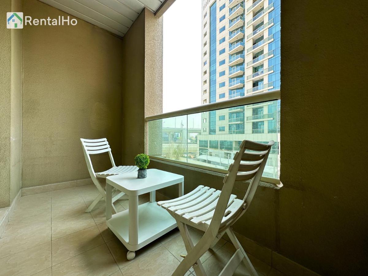 Quiet With Balcony And Roof Pool In Marina Apartment Dubai
