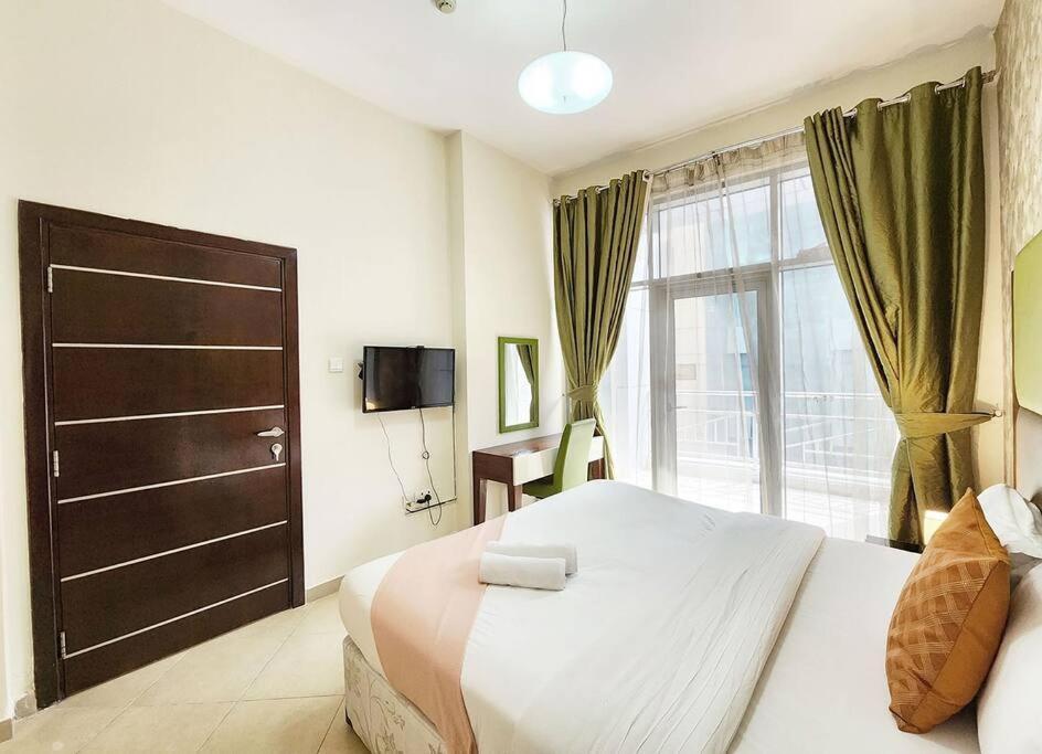 Rh- Exquisite & Spacious 01 Bedroom Near Mall Of The Emirates Dubai