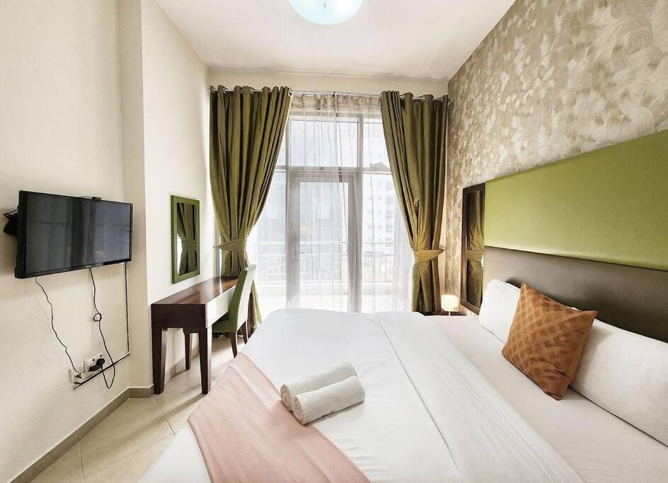 Rh- Exquisite & Spacious 01 Bedroom Near Mall Of The Emirates *