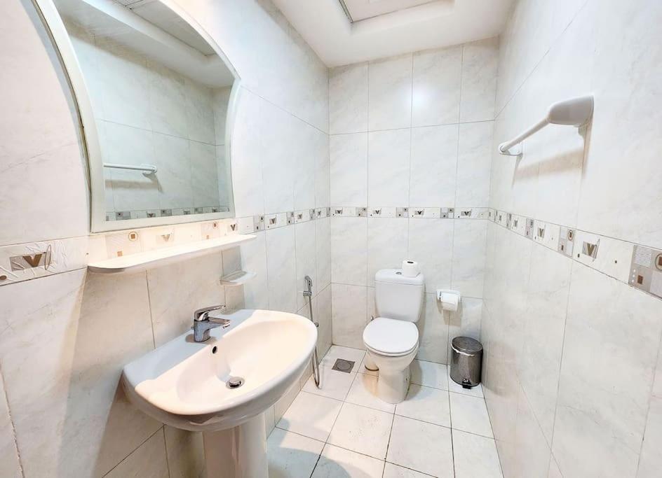 Rh- Exquisite & Spacious 01 Bedroom Near Mall Of The Emirates