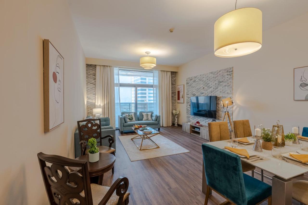 Beautiful Huge 2 Bed Apartment *