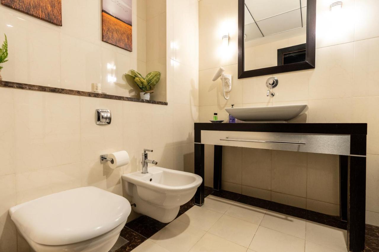 Beautiful Huge 2 Bed *