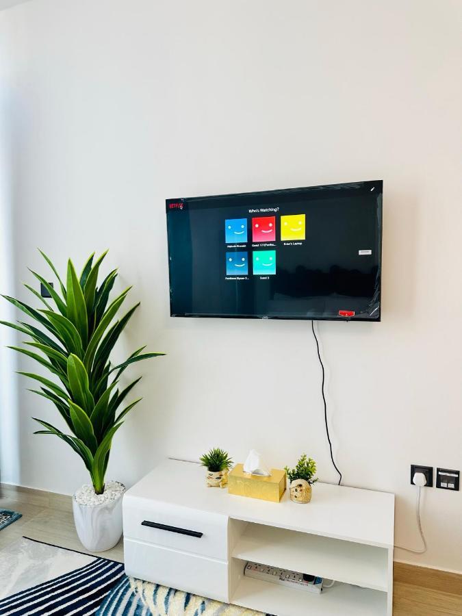 Cozy In Jumeirah Village Circle Apartment Dubai
