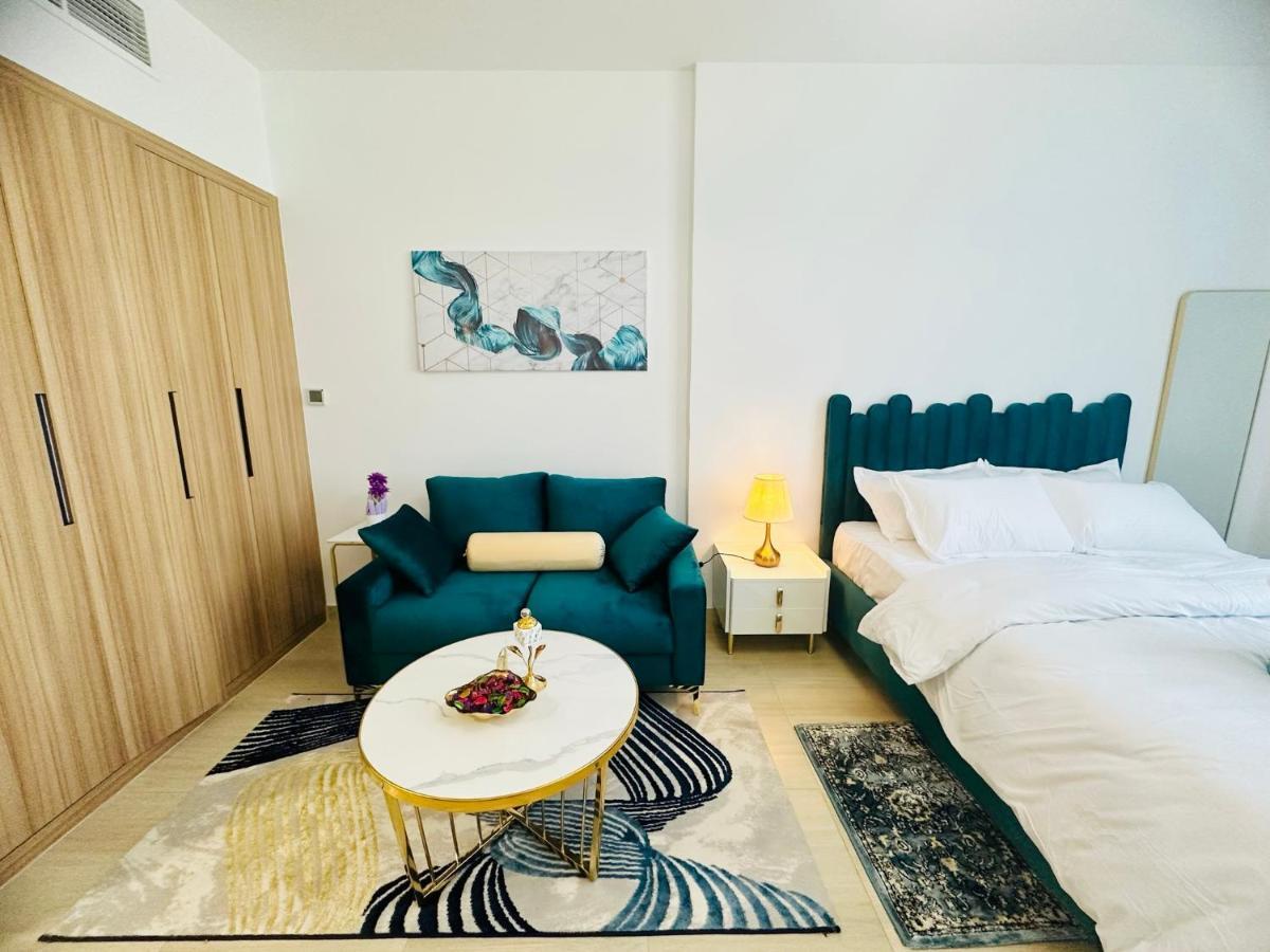 Cozy In Jumeirah Village Circle Apartment