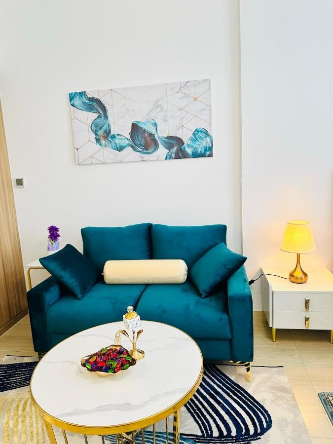 Cozy In Jumeirah Village Circle Apartment Dubai