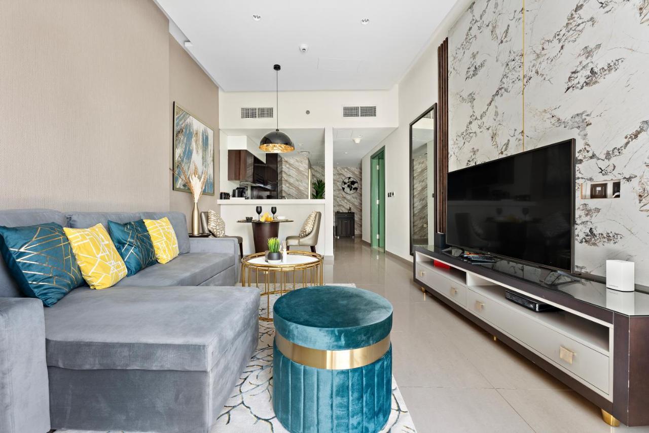 Apartment Luxe 1br Sleeps 4, Near Burj Khalifa And Mall With Pool And Free Parking
