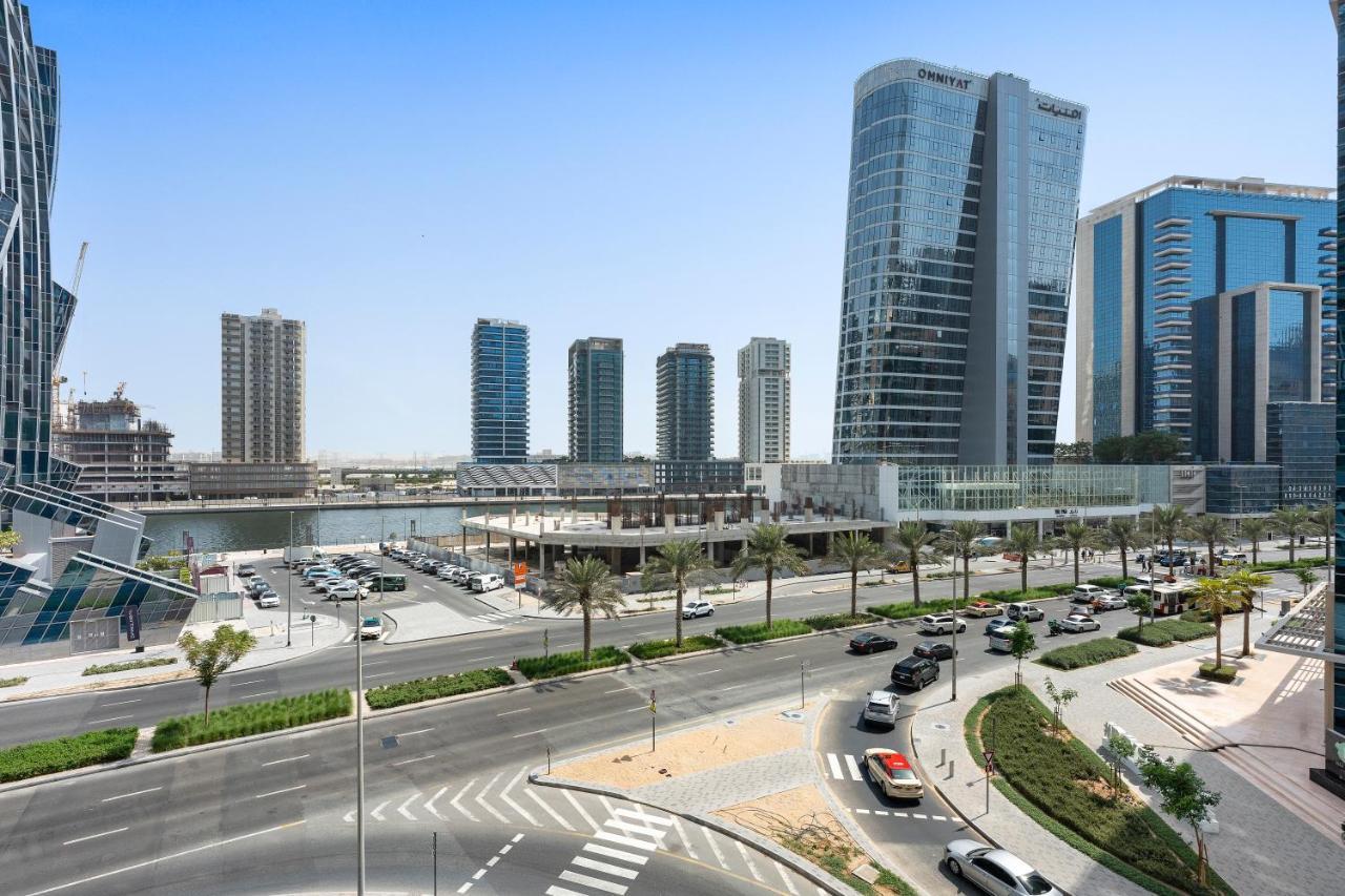 Luxe 1br Sleeps 4, Near Burj Khalifa And Mall With Pool And Free Parking