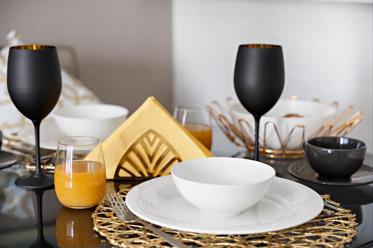 Apartment Luxe 1br Sleeps 4, Near Burj Khalifa And Mall With Pool And Free Parking Dubai