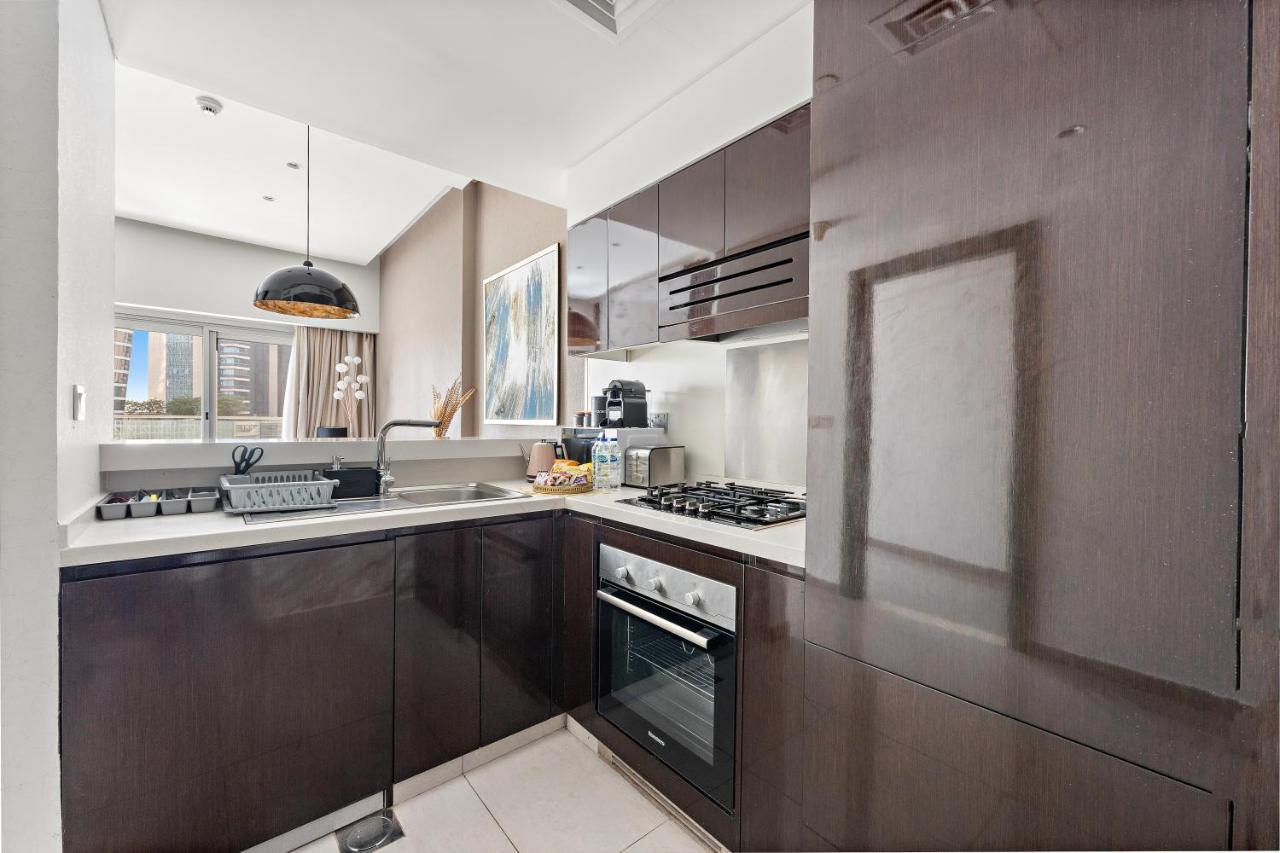 Apartment Luxe 1br Sleeps 4, Near Burj Khalifa And Mall With Pool And Free Parking