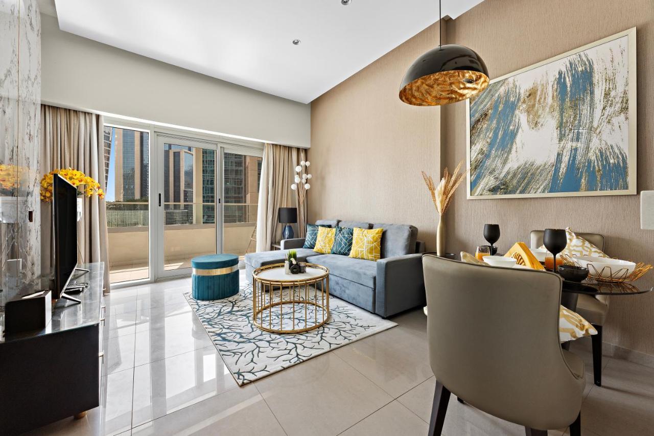 Luxe 1br Sleeps 4, Near Burj Khalifa And Mall With Pool And Free Parking Apartment Dubai