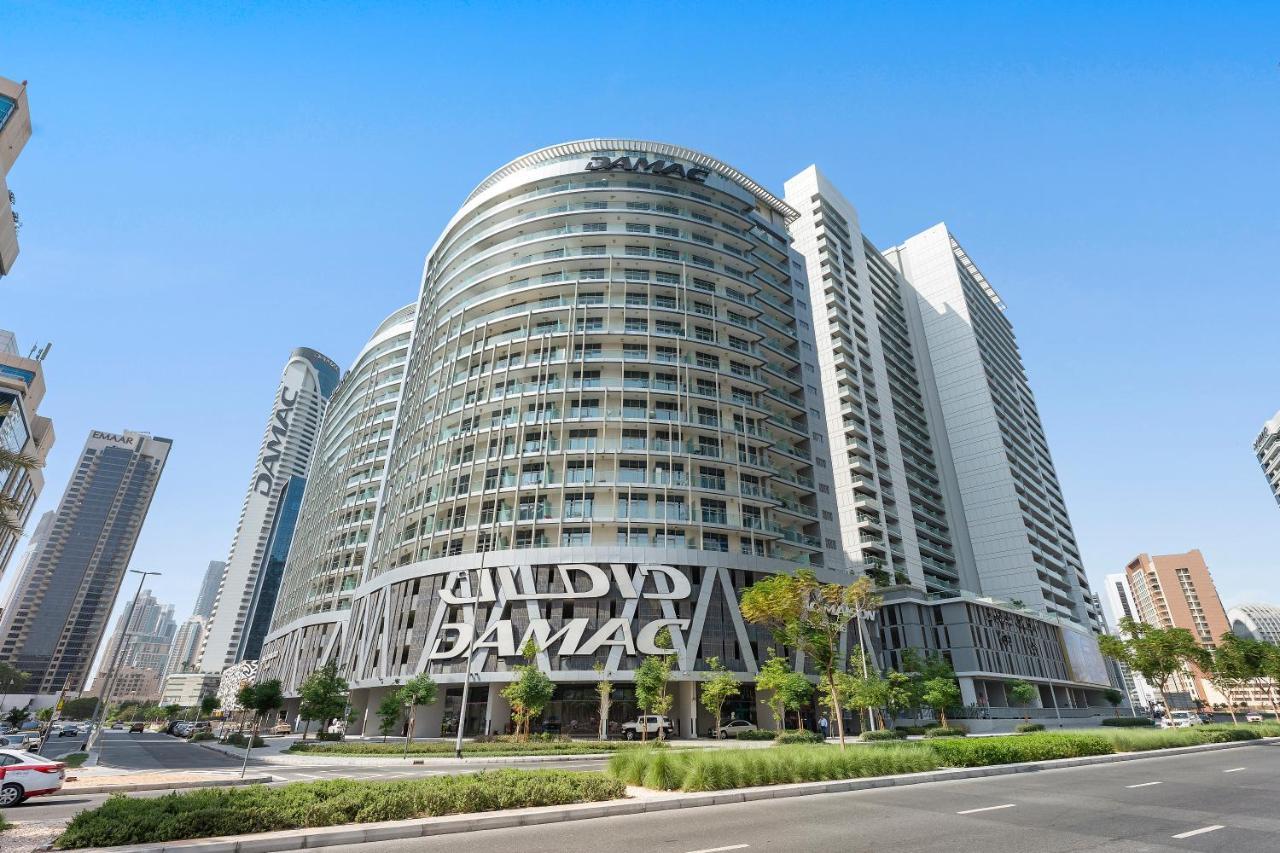 Luxe 1br Sleeps 4, Near Burj Khalifa And Mall With Pool And Free Parking Apartment