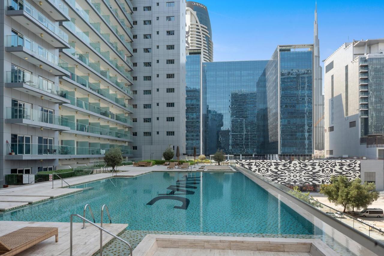 Apartment Luxe 1br Sleeps 4, Near Burj Khalifa And Mall With Pool And Free Parking Dubai