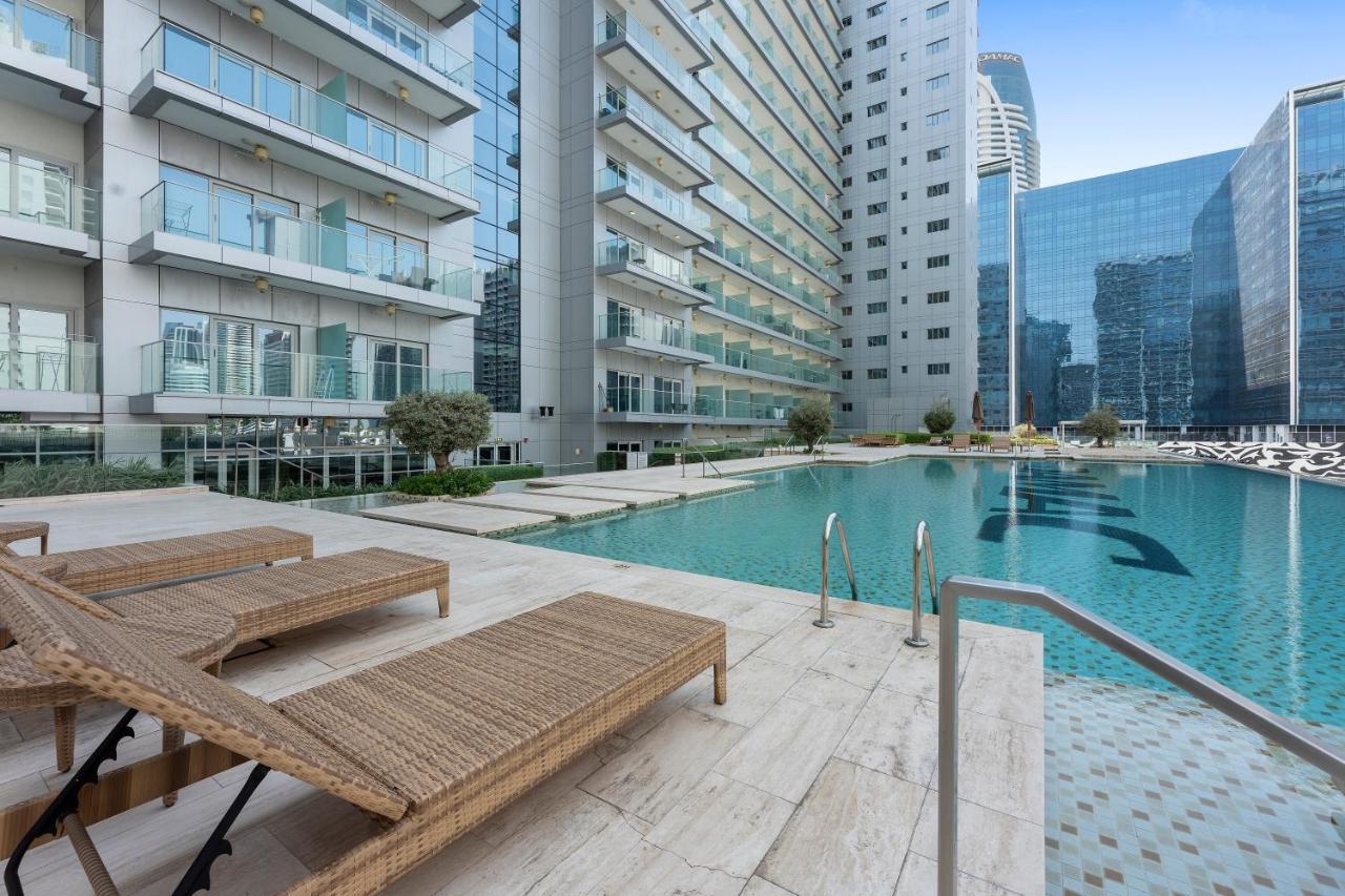Luxe 1br Sleeps 4, Near Burj Khalifa And Mall With Pool And Free Parking * Dubai