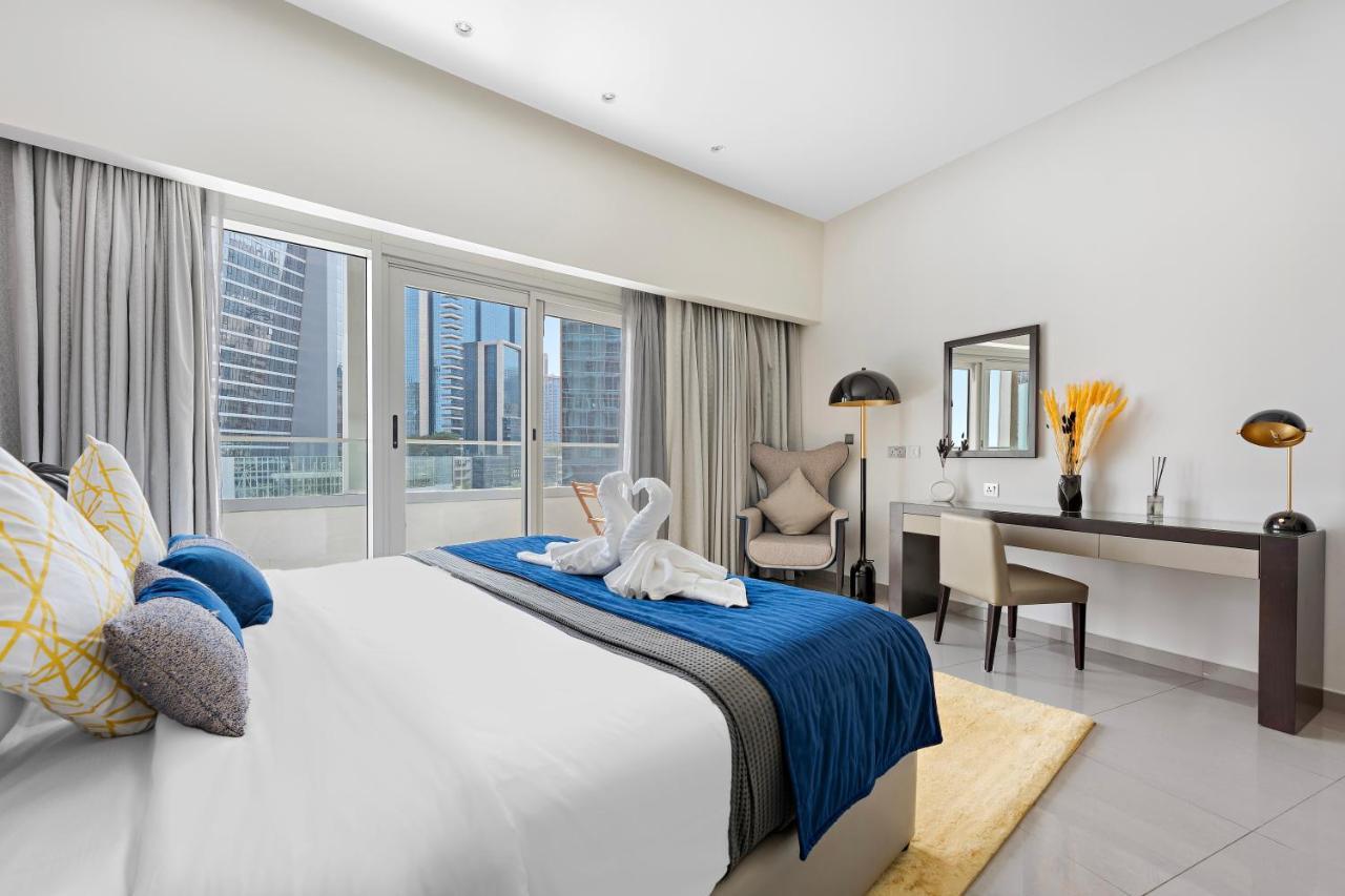 Apartment Luxe 1br Sleeps 4, Near Burj Khalifa And Mall With Pool And Free Parking *