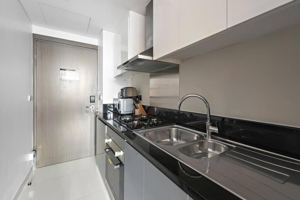 Magnificent In Business Bay With A Pool & Gym