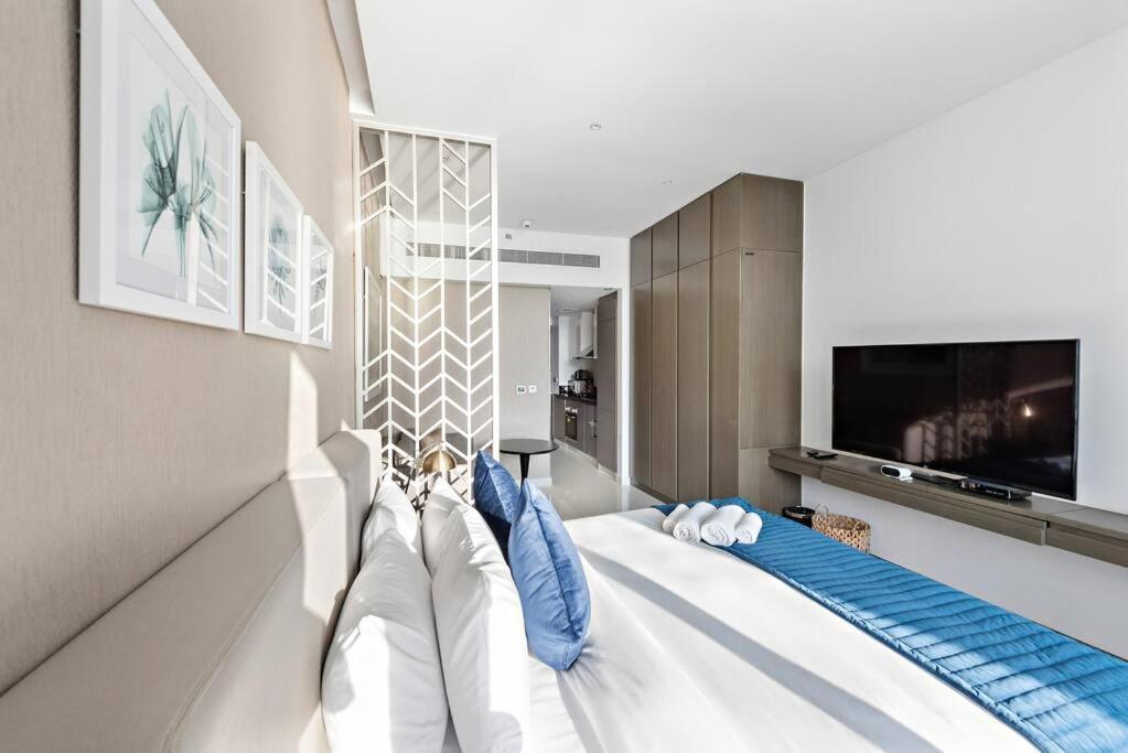 Magnificent In Business Bay With A Pool & Gym *
