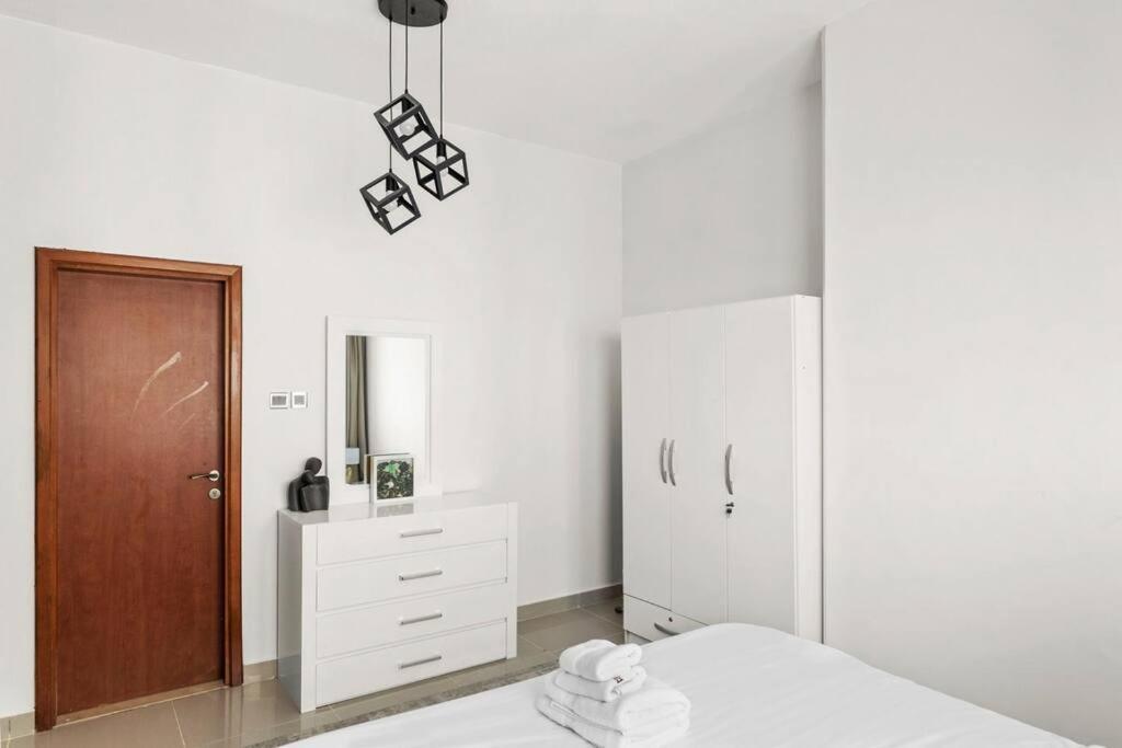 Stonetree - Amazing 1br With Balcony *