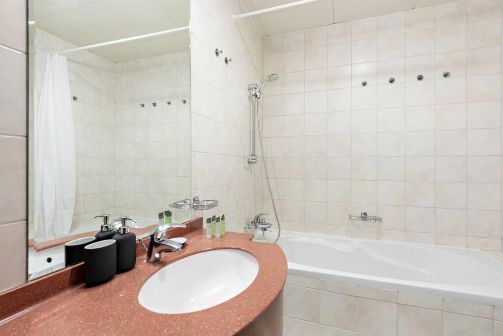 Stonetree - New Furnished 1br In V3 Tower * Dubai