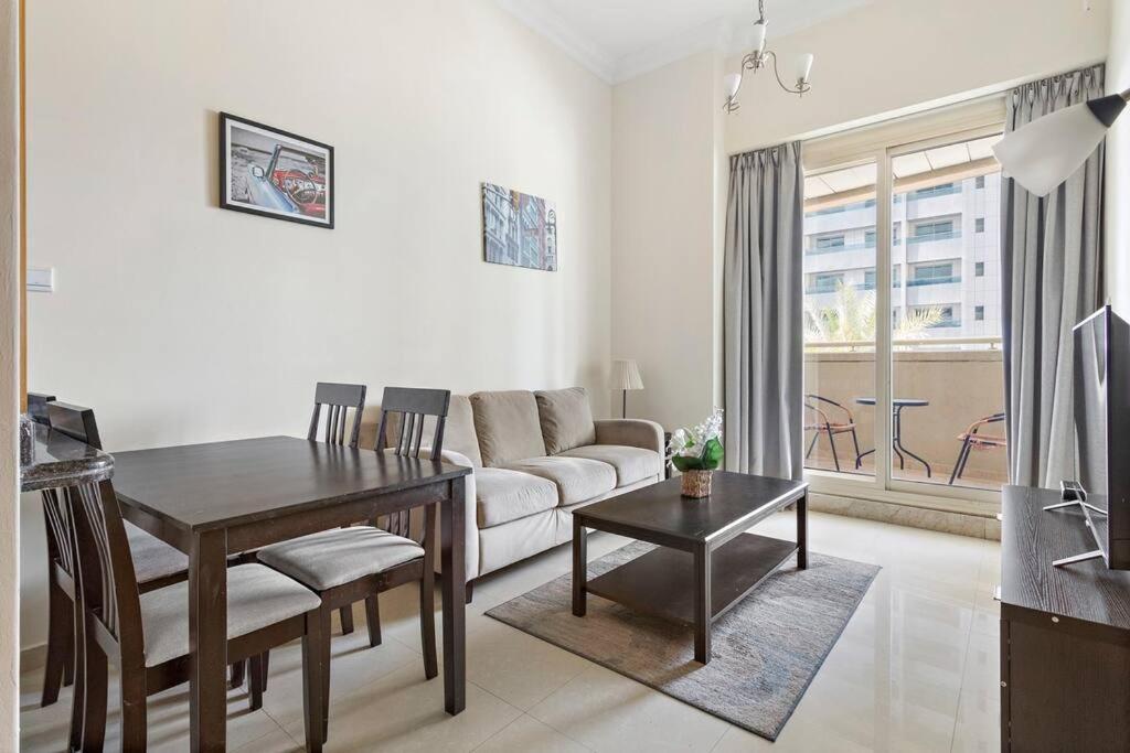 Stonetree - Furnished 1 Bedroom Close To Metro Apartment *