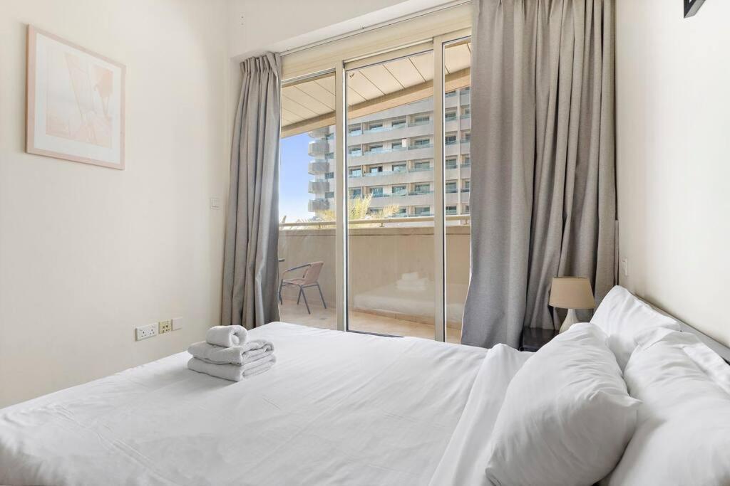 Stonetree - Furnished 1 Bedroom Close To Metro Apartment *