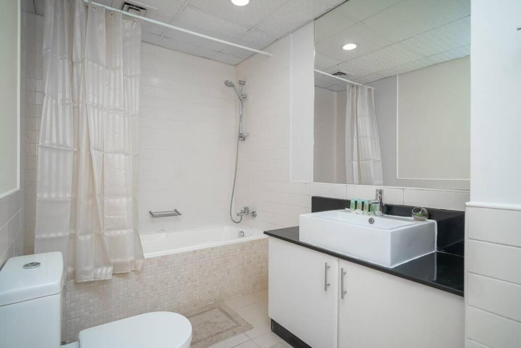 Stonetree - Furnished 1br Close To Metro Apartment Dubai