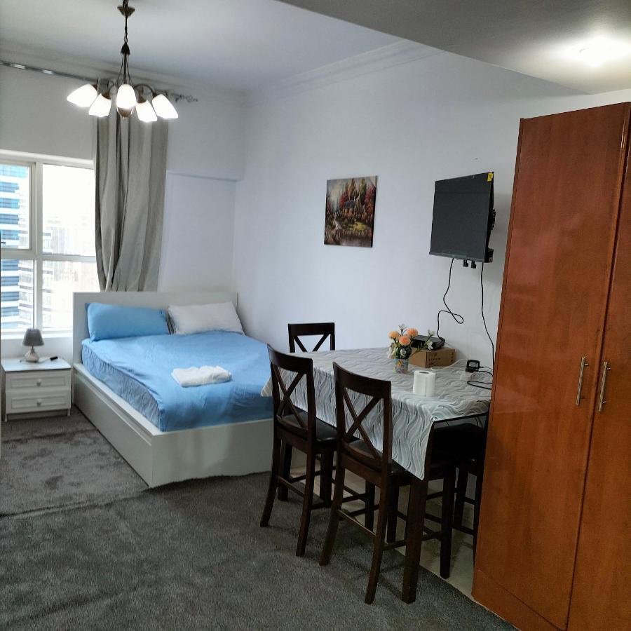 Private In Tecom Next To Metro Station Apartment