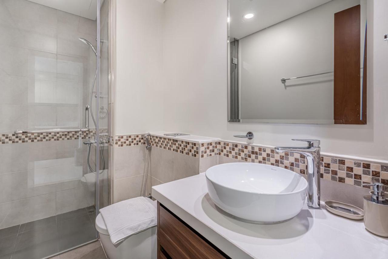 Apartment One Bedroom Near Burj Khalifa Mall-5minuts Walk-rva922 *