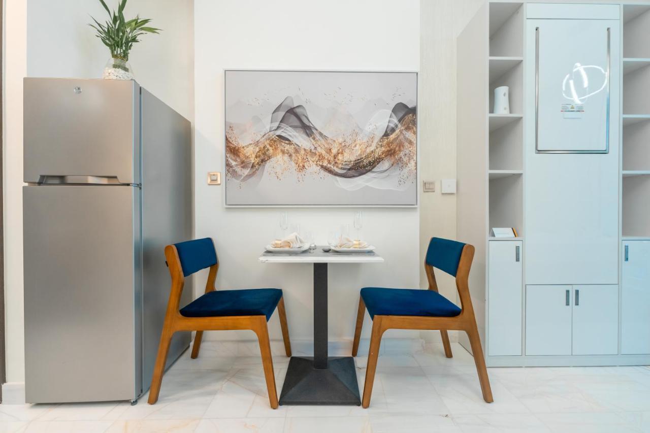 Fam Living - Bayz Tower By Danube - Business Bay Apartment *