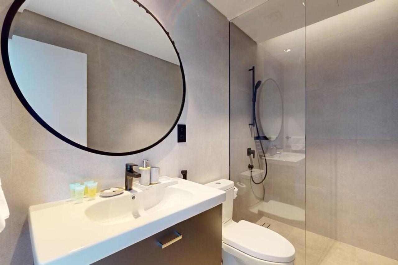 15 Northside A - Pristine Two Bedroom Apartment