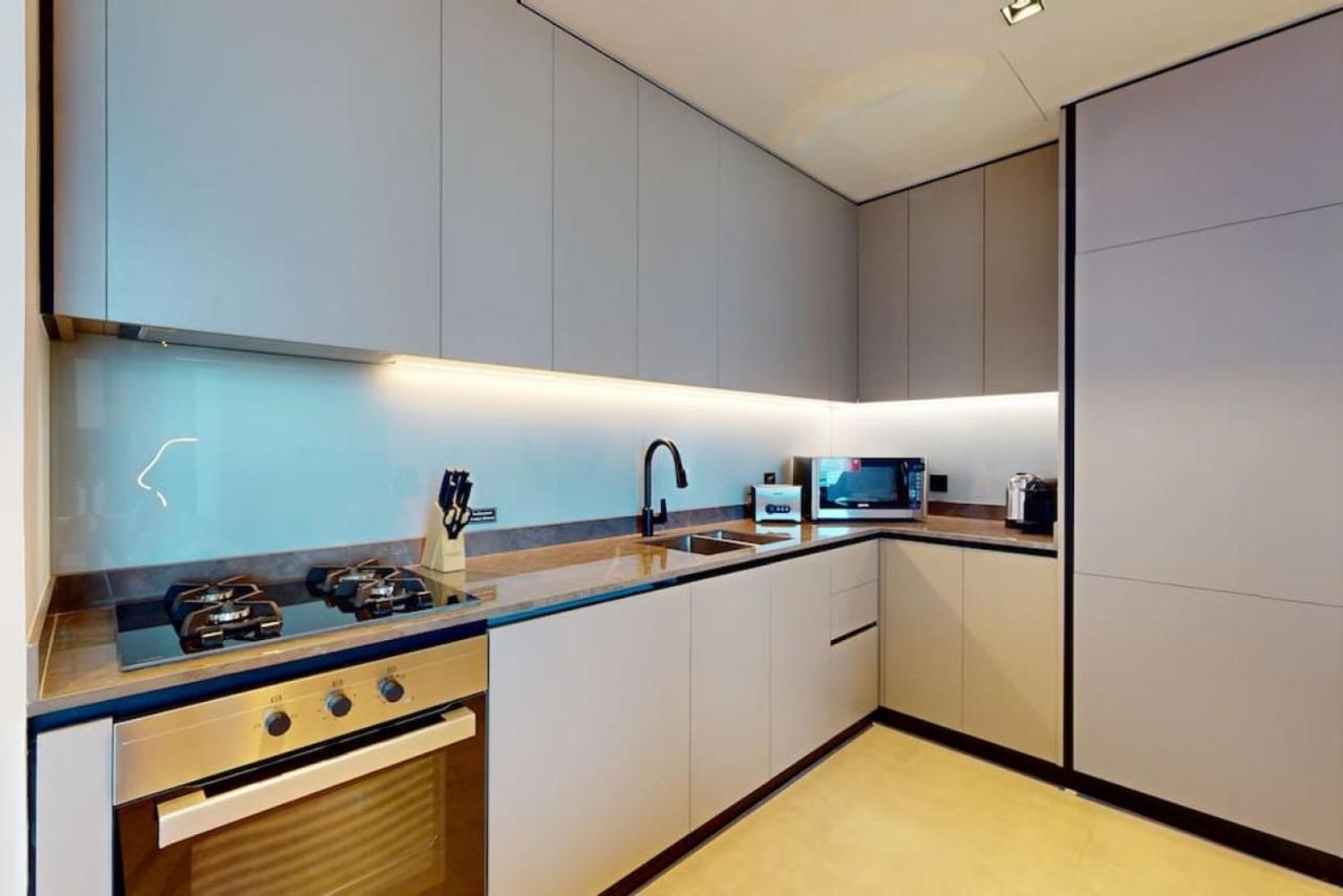 15 Northside A - Pristine Two Bedroom Apartment