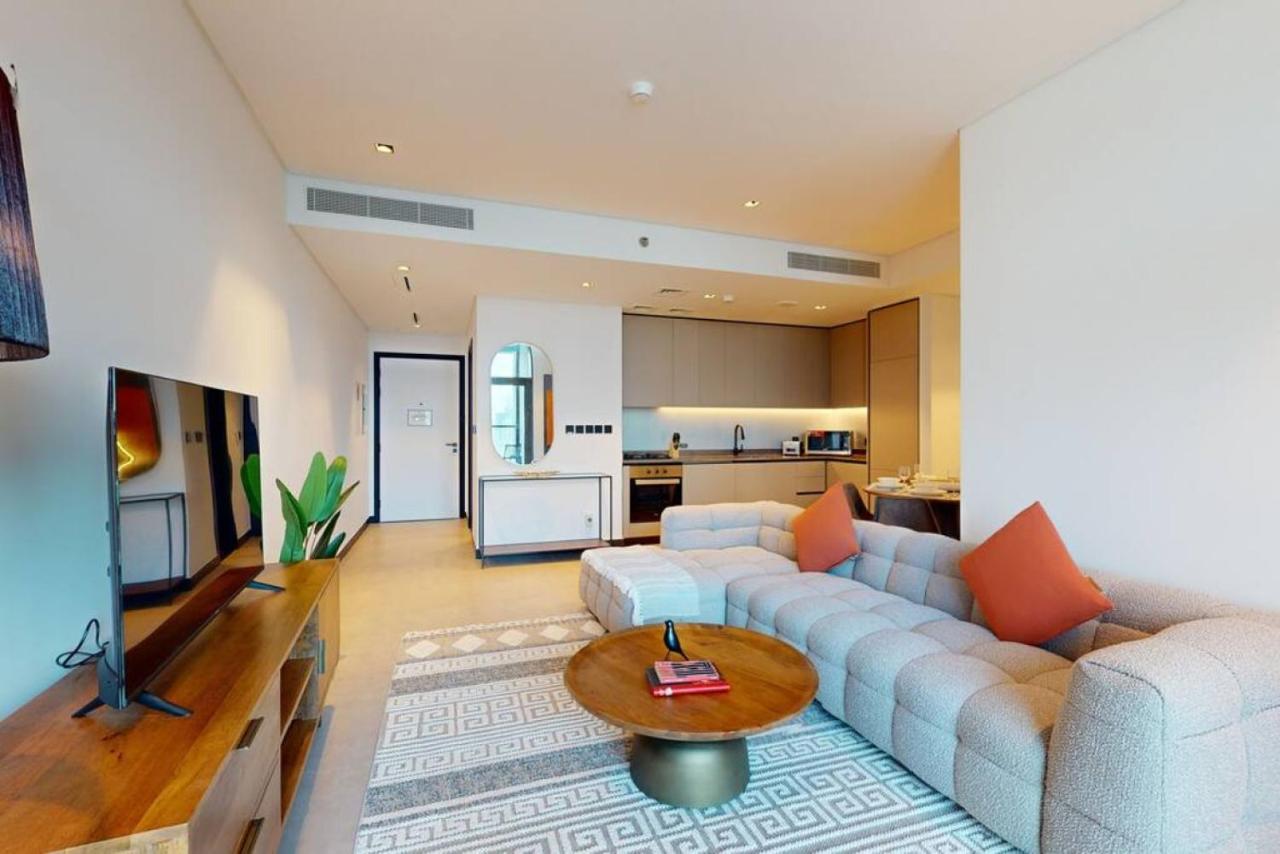 15 Northside A - Pristine Two Bedroom *