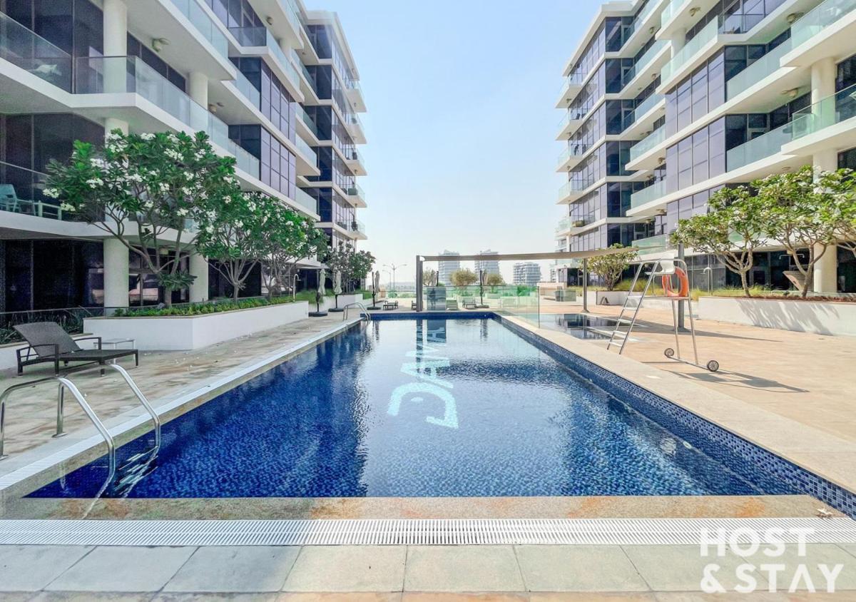 In Loreto 1a, Damac Hills - Host & Apartment