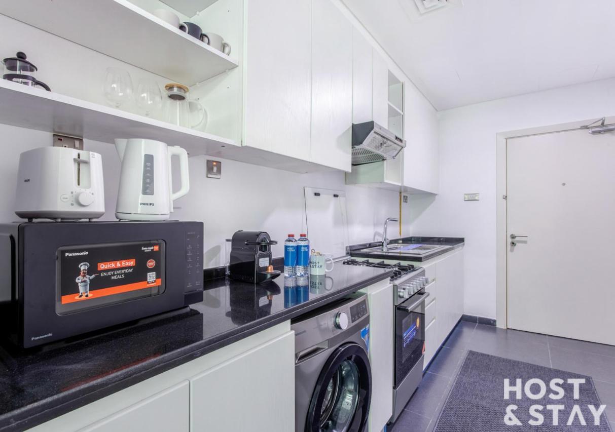 In Loreto 1a, Damac Hills - Host & Apartment Dubai