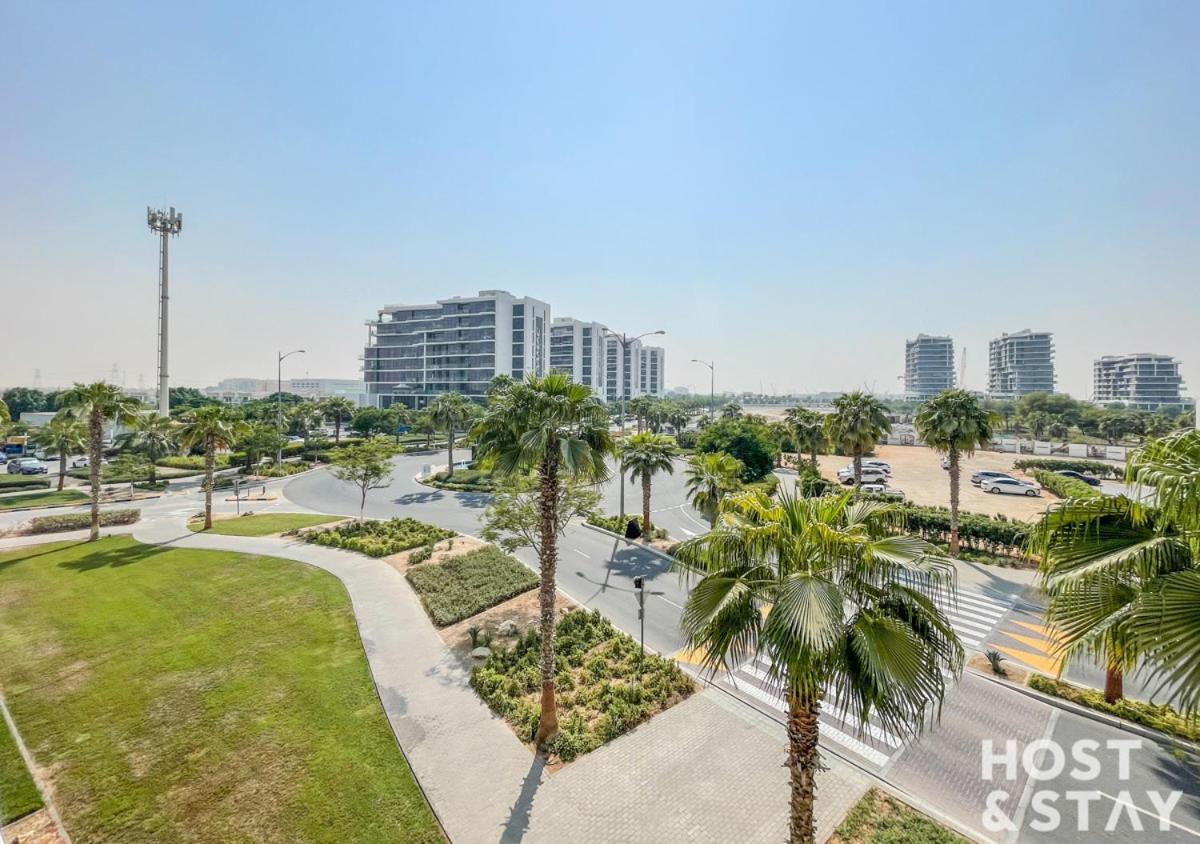 Apartment In Loreto 1a, Damac Hills - Host & Dubai